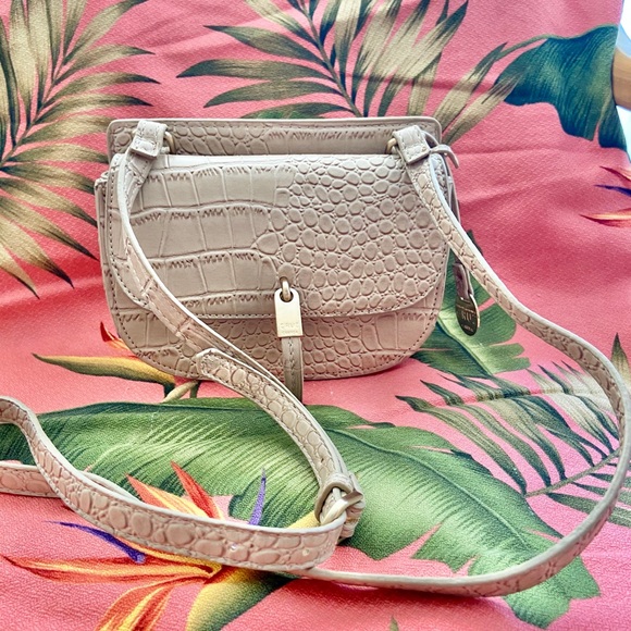 New Cruz Carpisa Tan Crossbody - Picture 2 of 7